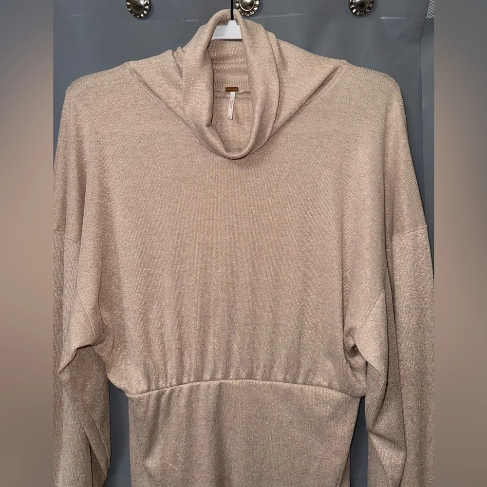 FREE PEOPLE ECRU/ BEIGE LONG SLEEVE GLAM METALLIC TURTLENECK SWEATER TOP  SZ S